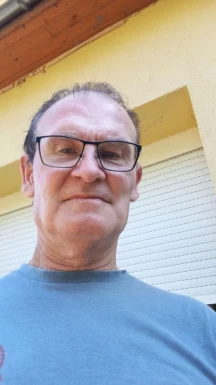 <span>Pascal , 65</span>&nbsp;<span style='width: 25px; height: 16px; float: right; background-image: url(/bitmaps/flags_small/FR.PNG)'>&nbsp;</span><br><span>Ailleviller, France</span>&nbsp;<input type='button' class='joinbtn' style='float: right' value='JOIN NOW' />