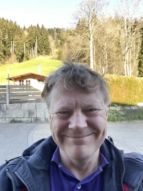 <span>Thomas, 57</span>&nbsp;<span style='width: 25px; height: 16px; float: right; background-image: url(/bitmaps/flags_small/DE.PNG)'>&nbsp;</span><br><span>Krumbach, ドイツ</span>&nbsp;<input type='button' class='joinbtn' style='float: right' value='JOIN NOW' />