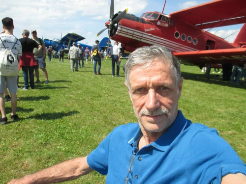 <span>Andreas, 66</span> <span style='width: 25px; height: 16px; float: right; background-image: url(/bitmaps/flags_small/CH.PNG)'> </span><br><span>Bern, 瑞士</span> <input type='button' class='joinbtn' style='float: right' value='JOIN NOW' />