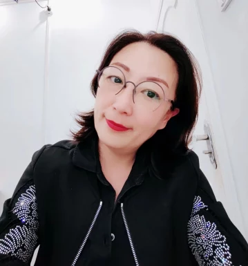 <span>Melinda, 56</span> <span style='width: 25px; height: 16px; float: right; background-image: url(/bitmaps/flags_small/CN.PNG)'> </span><br><span>Shenzhen, Chiny</span> <input type='button' class='joinbtn' style='float: right' value='VISIT NOW' />