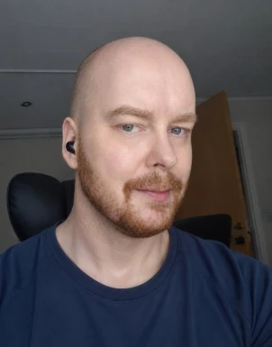 <span>Daniel, 42</span>&nbsp;<span style='width: 25px; height: 16px; float: right; background-image: url(/bitmaps/flags_small/SE.PNG)'>&nbsp;</span><br><span>Malå, Швеція</span>&nbsp;<input type='button' class='joinbtn' style='float: right' value='JOIN NOW' />
