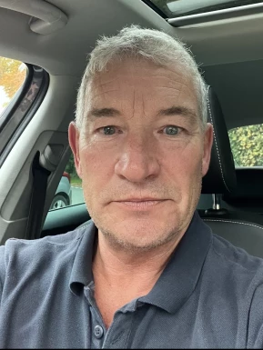 English men looking for love